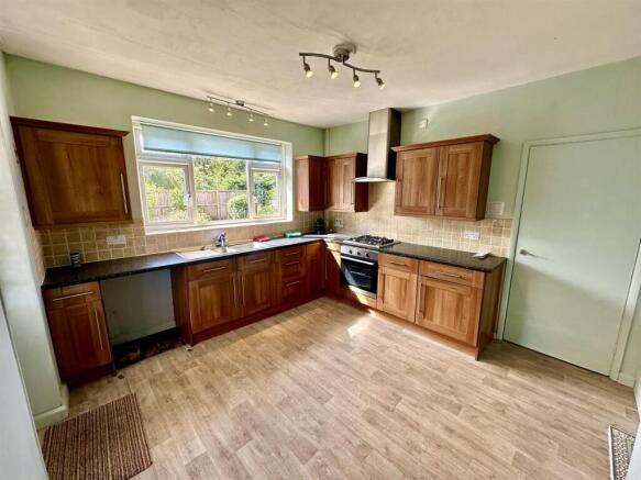 Kitchen (1/4)