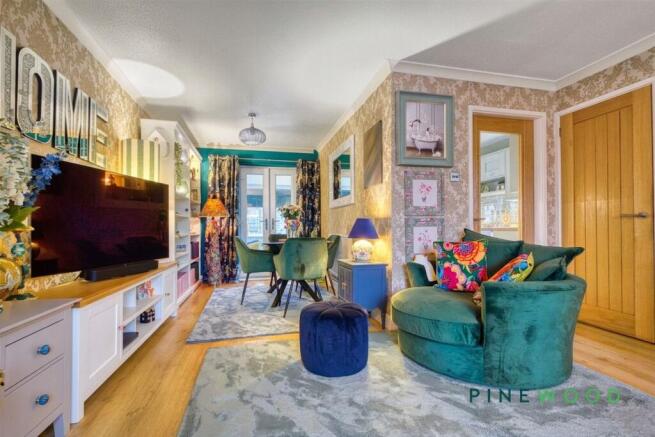 LOUNGE / DINER