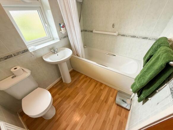 3 bed Semi-Detached for sale Image 12