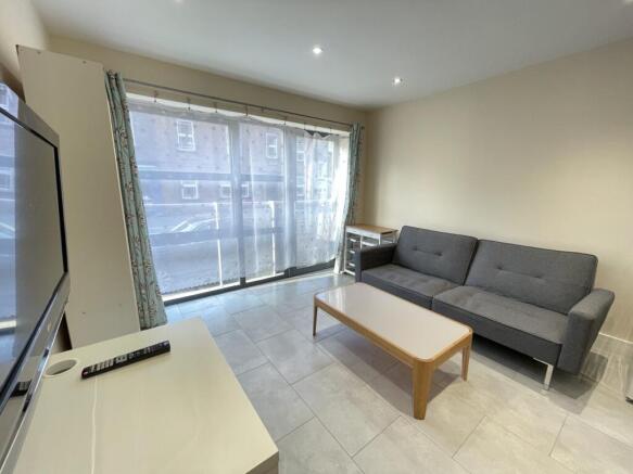2 bed Apartment to rent Image 5
