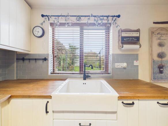 CAM03293G0-PR0260-STILL016