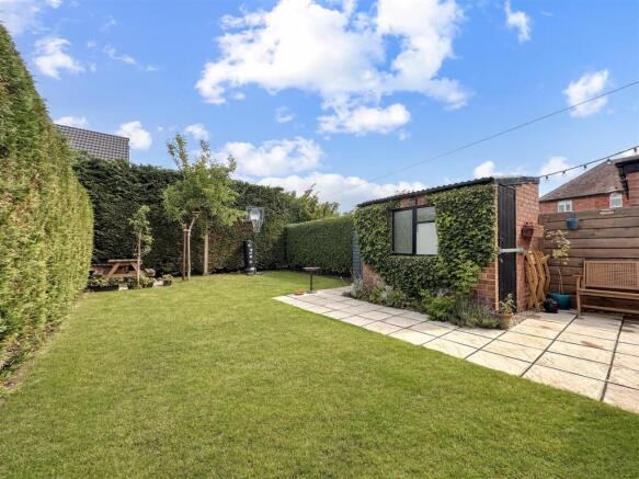 Lovely Private Garden 838