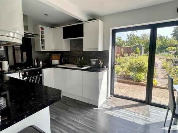 Kitchen 1.JPG