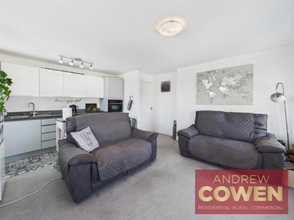 2 bed Flat for sale Image 9