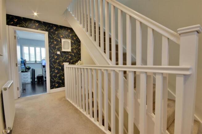 4 bed Semi-Detached for sale Image 8