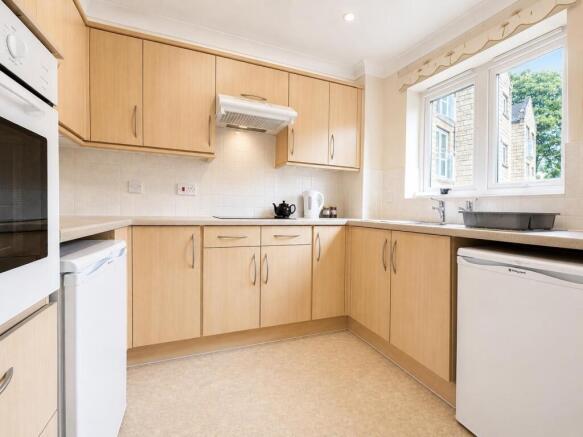 1 bed Retirement Property to rent Image 6
