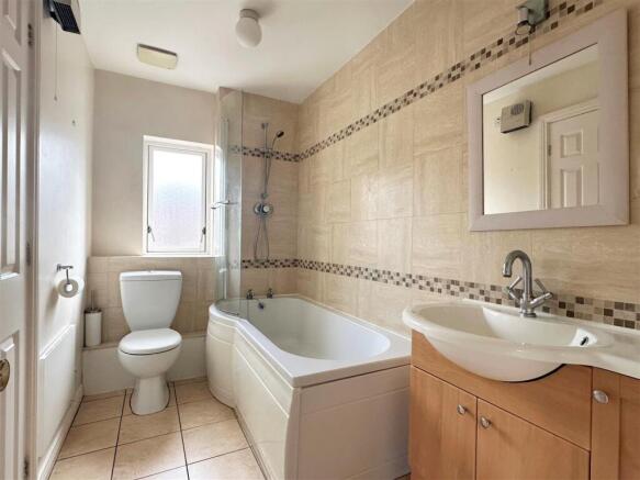 2 bed Apartment to rent Image 8