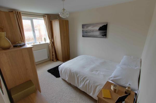 Bedroom 2 (Double)