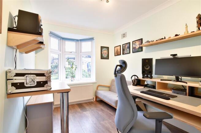 Bedroom 5 /Office