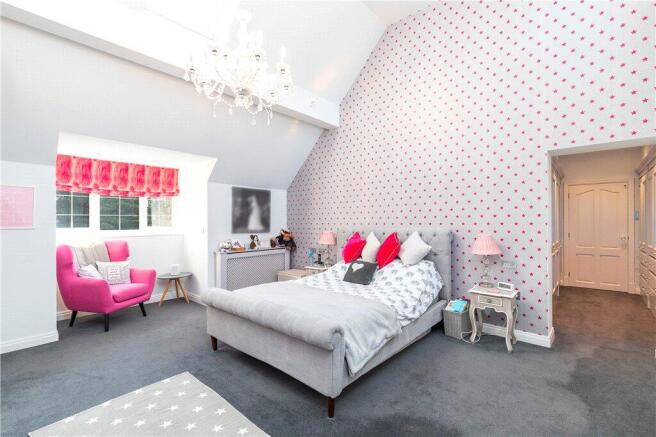 4 bed Detached for sale Image 8