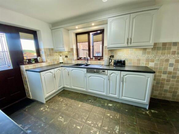 4 bed Detached for sale Image 6