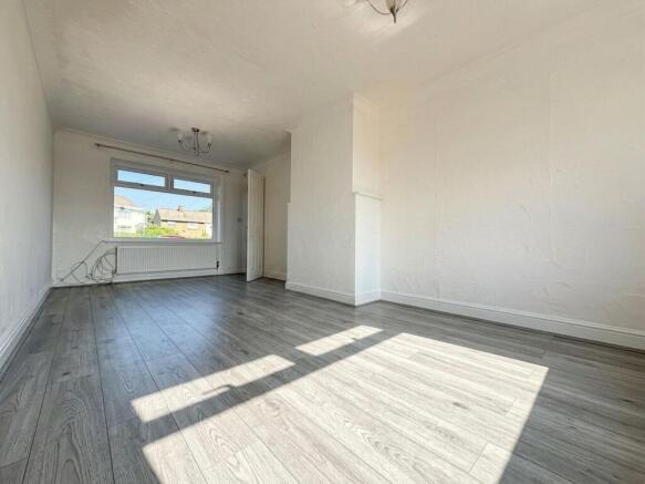 3 bed Semi-Detached to rent Image 6