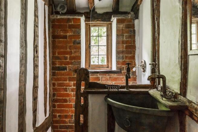house. estate agency Cranleigh Barhatch Farm