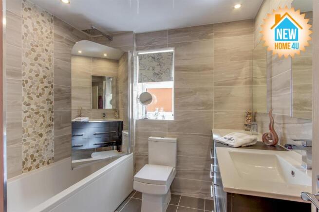 FAMILY BATHROOM: