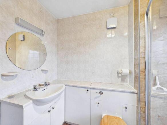4 bed Detached for sale Image 6