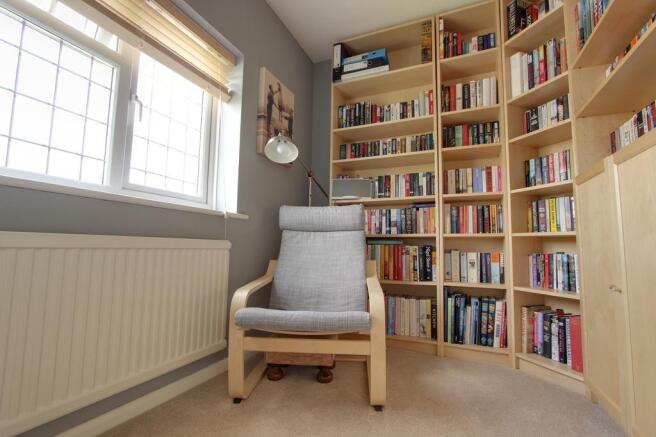 Bedroom 3/study