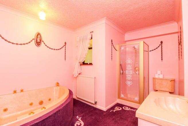 BATHROOM/W.C.