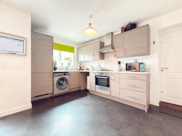 4 bed Detached for sale Image 4