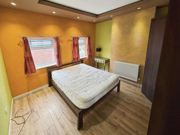2 bed Terraced to rent Image 6
