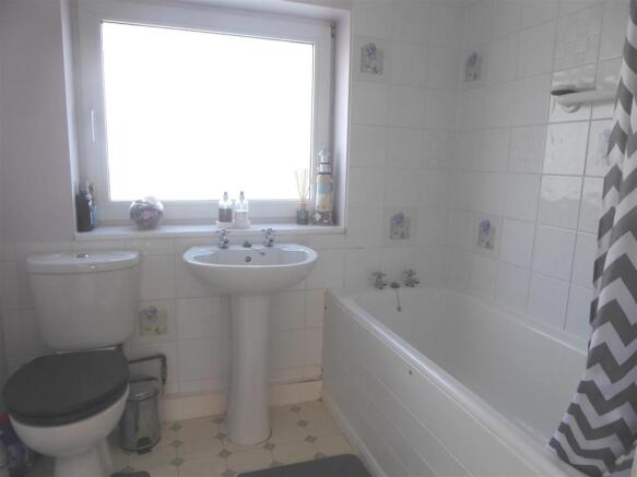 BATHROOM/WC