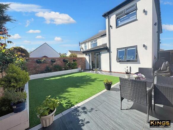 4 bed Semi-Detached for sale Image 4