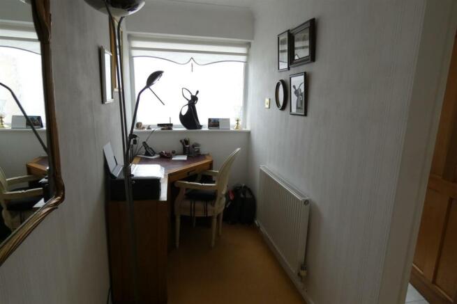 INNER HALL/STUDY AREA