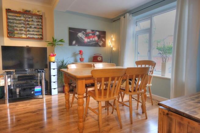Lounge/Dining Room