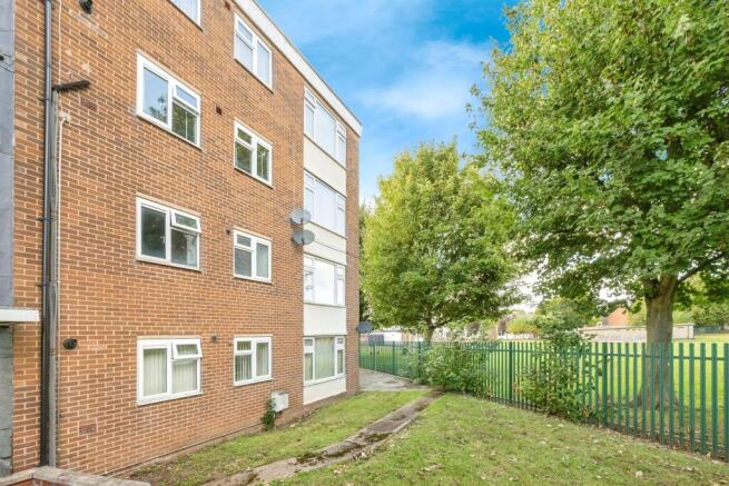 2 bed Maisonette for sale Image 4