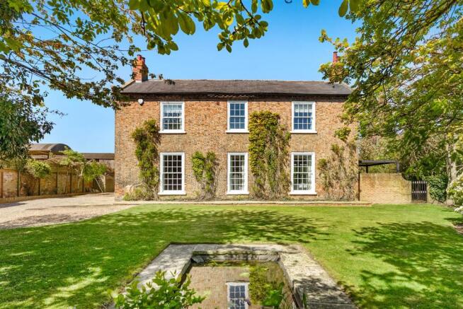 6 bed Detached for sale Image 5