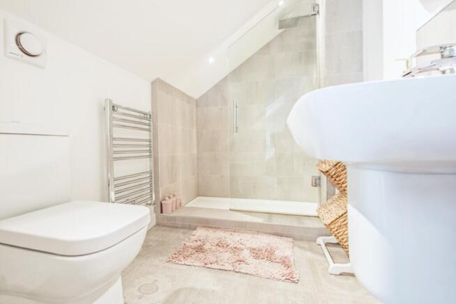 4 bed Semi-Detached for sale Image 11