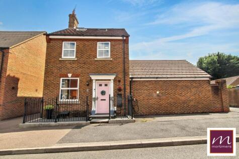 Chalford Way, Aylesbury, Buckinghamshire, HP19