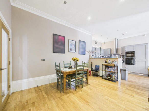 2 bed Apartment for sale Image 6
