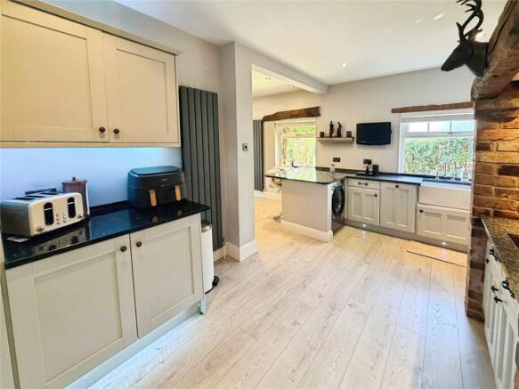 3 bed House for sale Image 12
