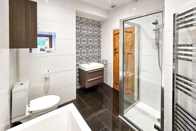 4 bed House for sale Image 10