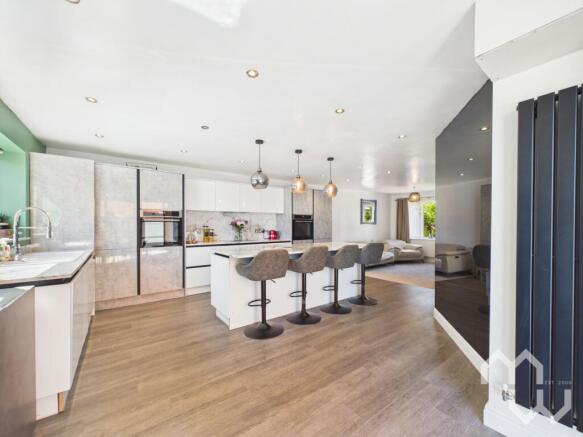 Open plan kitchen/diner