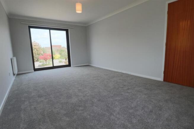 SPACIOUS LOUGE