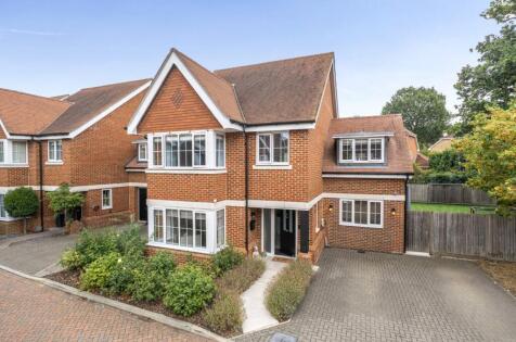 Swallowtail Grove, Frimley, Camberley, Surrey, GU16