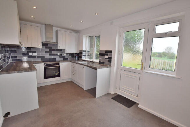 3 bed Semi-Detached for sale Image 4