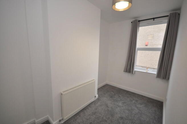 3 bed Terraced to rent Image 8