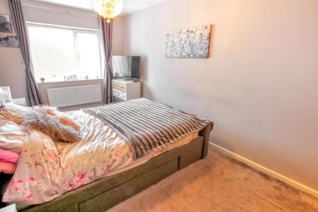 8 Master Bedroom.jpg