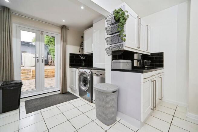 3 bed Semi-Detached for sale Image 9