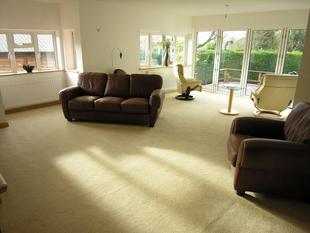 LIVING ROOM: