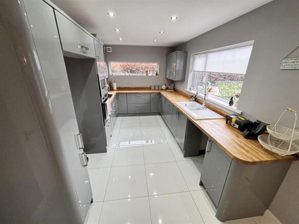 Open Plan Kitchen and Dining Room