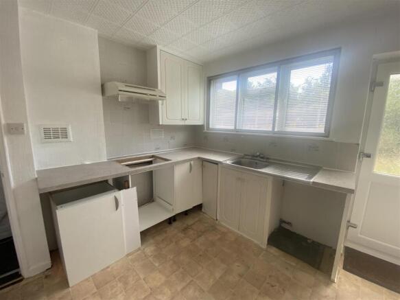 1 Manns Close Kitchen.jpeg