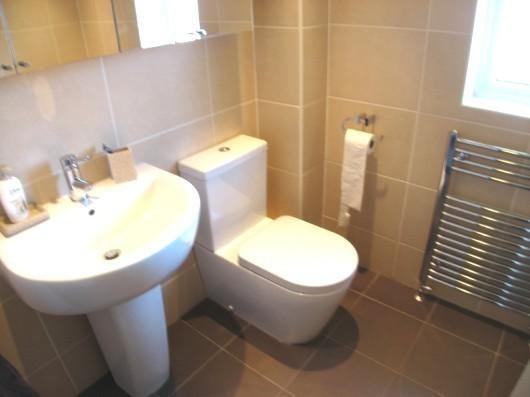BATHROOM B
