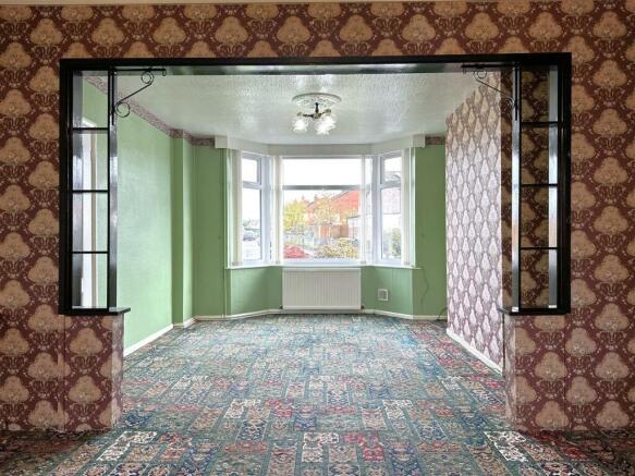 Bay-Fronted Dining Room 936