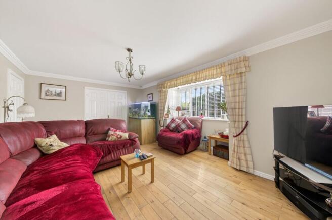 5 bed Detached for sale Image 9