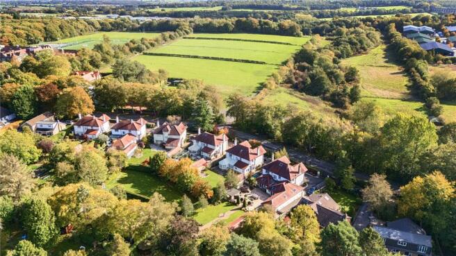 5 bed Detached for sale Image 6