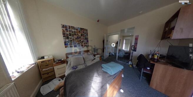 8 bed House Share to rent Image 8