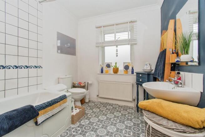 2 bed Semi-Detached for sale Image 11
